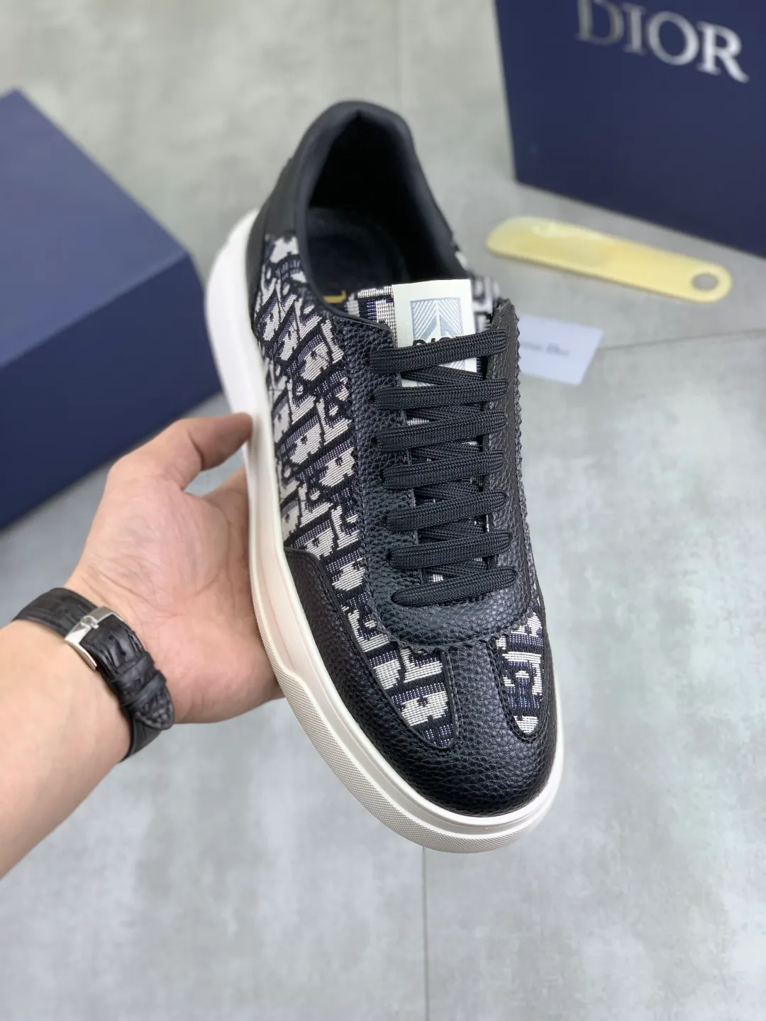 Men's men's shoes P420💰[New style]🆘[Dior] Dior original lace-up low-top men's shoes Classic casual shoes 🔥This model is the official classic model with high quality and made by famous original designers. It is made of high-quality cowhide with original materials➕comfortable and breathable mesh lining➕pigskin insole. The perfect last shape and generous and fashionable design have attracted many consumers and are suitable for drivers to drive🚗. What you want is the best quality in the market. Color: 4️⃣Color Code number: 38--44 (45 customized)